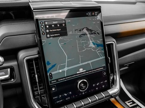 Used 2025 GMC Yukon Denali w/ Sun & Power Step Package image 49