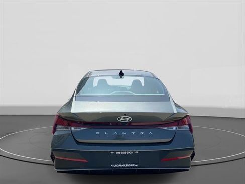 New 2026 Hyundai Elantra SE FWD image 5
