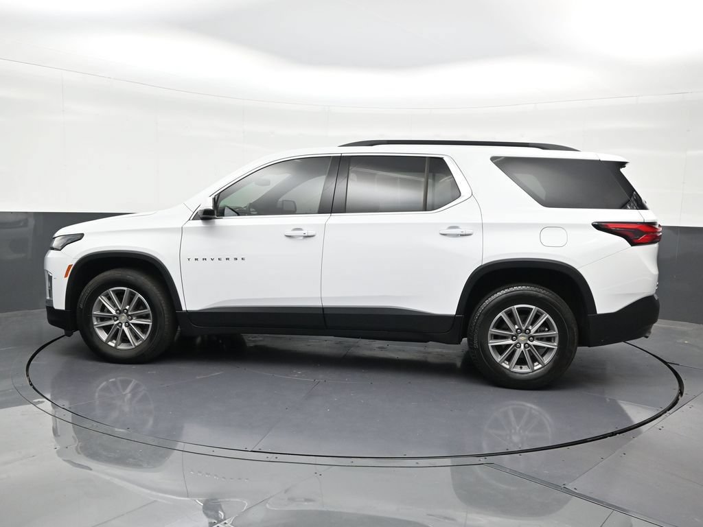 Used 2024 Chevrolet Traverse LT FWD image 2
