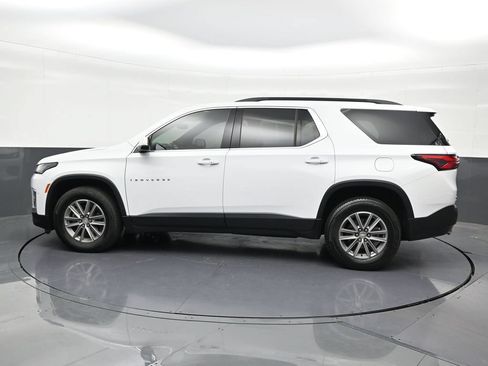 Used 2024 Chevrolet Traverse LT FWD image 2
