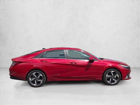 Used 2022 Hyundai Elantra Limited FWD image 4