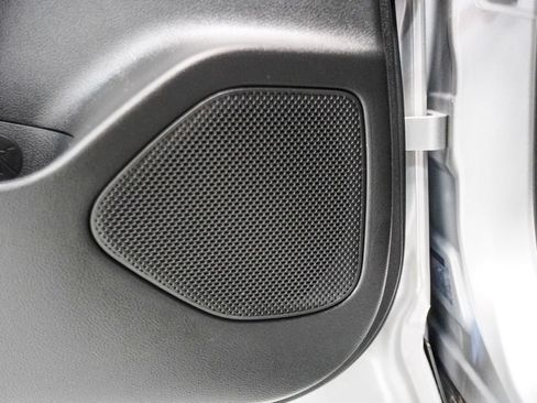 Used 2025 Nissan Rogue SV AWD/4WD image 9