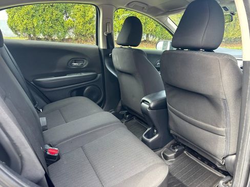 Used 2018 Honda HR-V LX image 18