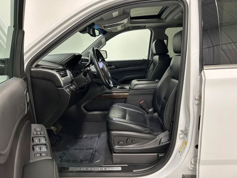 Used 2019 Chevrolet Suburban LT AWD/4WD image 4