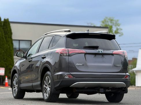 Used 2016 Toyota RAV4 XLE AWD/4WD image 4