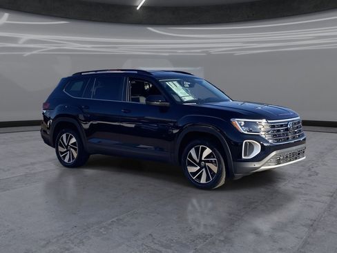 New 2026 Volkswagen Atlas SE image 2