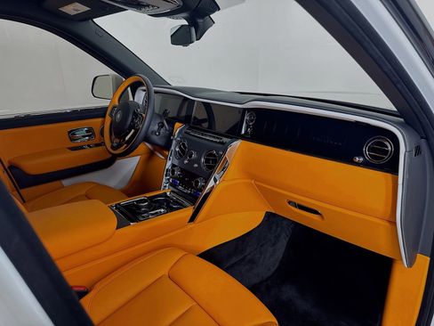 Certified 2025 Rolls-Royce Cullinan AWD/4WD image 10