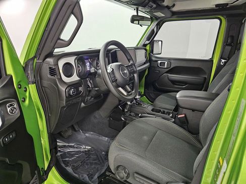 Used 2025 Jeep Gladiator Sport AWD/4WD image 16