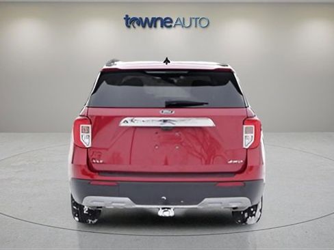 Used 2021 Ford Explorer XLT w/ Equipment Group 202A image 4