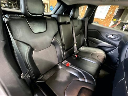 Used 2022 Jeep Cherokee Limited AWD/4WD image 25