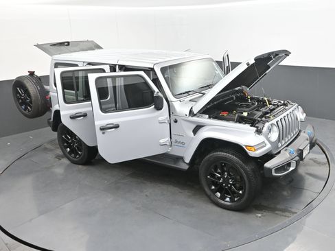 Used 2023 Jeep Wrangler Unlimited Sahara w/ Cold Weather Group AWD/4WD image 39