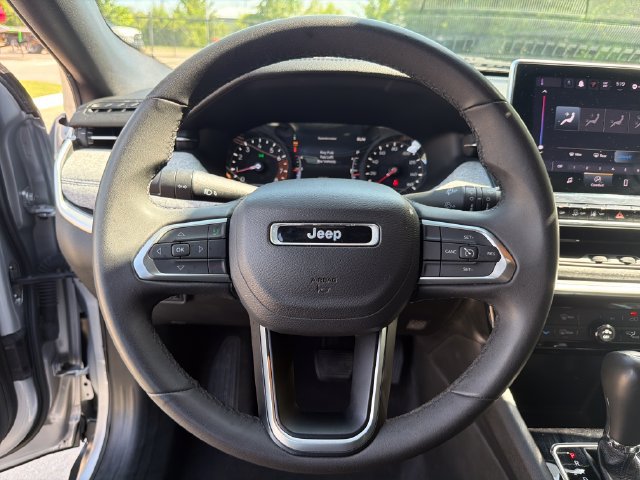 Used 2024 Jeep Compass Latitude AWD/4WD image 17