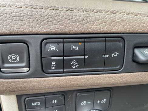 Used 2021 GMC Yukon Denali w/ LPO, Illumination Package AWD/4WD image 18