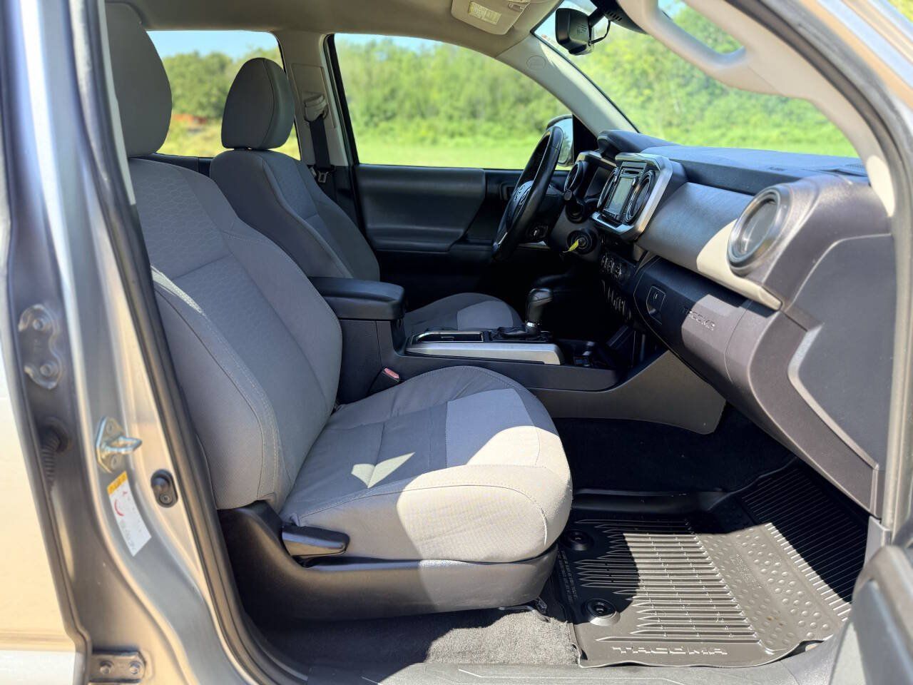 Used 2019 Toyota Tacoma SR5 RWD image 16