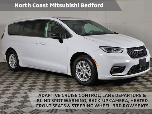 Used 2024 Chrysler Pacifica Touring-L FWD image 1