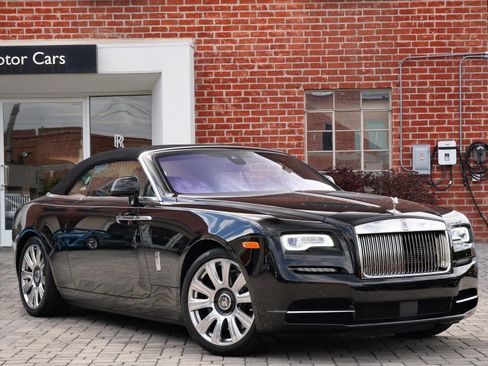 Used 2017 Rolls-Royce Dawn RWD image 19