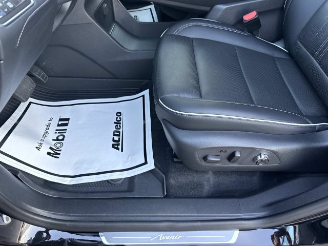 Used 2026 Buick Enclave Avenir AWD/4WD image 18