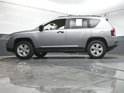 Used 2016 Jeep Compass Sport FWD image 32
