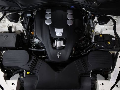 Used 2018 Maserati Ghibli RWD image 25