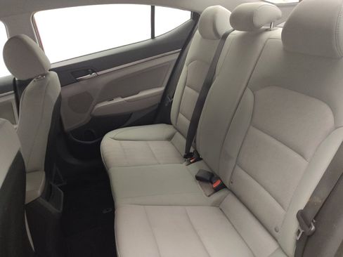 Used 2017 Hyundai Elantra SE image 18