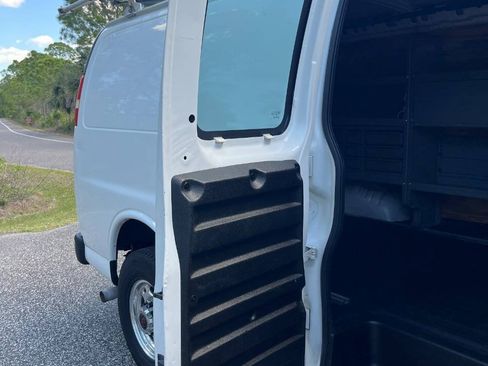 Used 2013 Chevrolet Express 3500 Extended RWD image 19