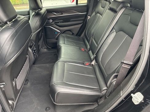 Used 2022 Jeep Grand Cherokee Overland w/ MOPAR Finishing Package AWD/4WD image 20