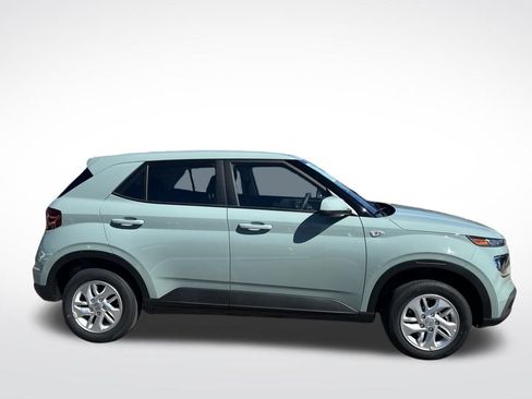 Used 2026 Hyundai Venue SE FWD image 5