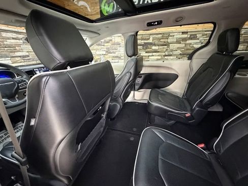 Used 2022 Chrysler Pacifica Limited FWD image 29