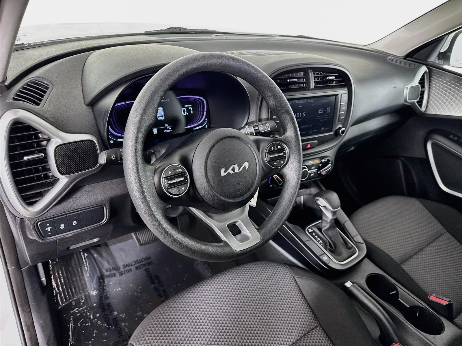 Certified 2025 Kia Soul LX w/ LX Technology Package FWD image 9
