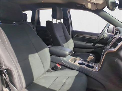 Used 2017 Jeep Grand Cherokee Laredo w/ Quick Order Package 2BE image 25