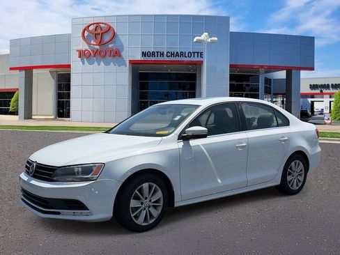 Used 2015 Volkswagen Jetta SE FWD image 3
