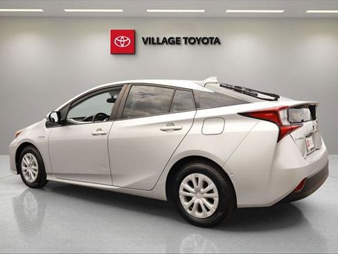 Certified 2020 Toyota Prius LE FWD image 3