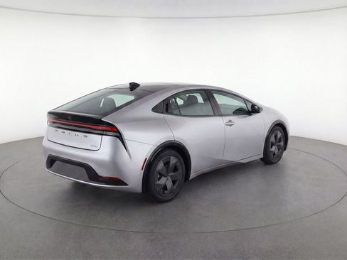 Used 2025 Toyota Prius LE FWD image 9