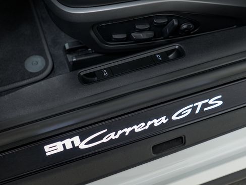 Certified 2024 Porsche 911 Carrera GTS image 15