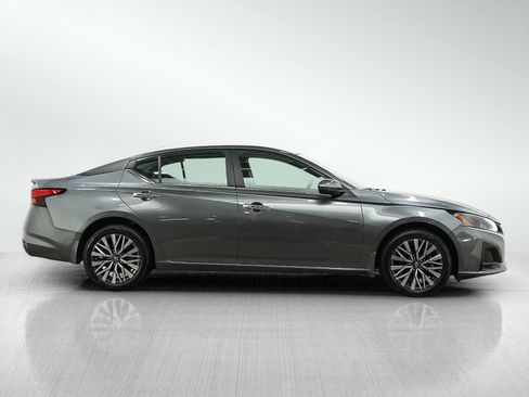 Used 2023 Nissan Altima 2.5 SV w/ SV Premium Package AWD/4WD image 6