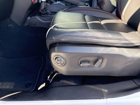 New 2026 Jeep Wrangler Unlimited Rubicon w/ Technology Group image 18