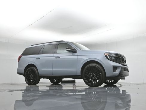 New 2026 Ford Expedition Platinum AWD/4WD image 3
