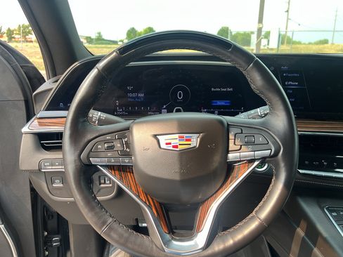 Used 2024 Cadillac Escalade Premium Luxury w/ Performance Package AWD/4WD image 12