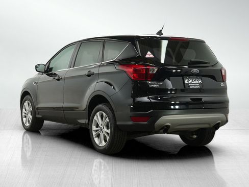 Used 2019 Ford Escape SE image 3