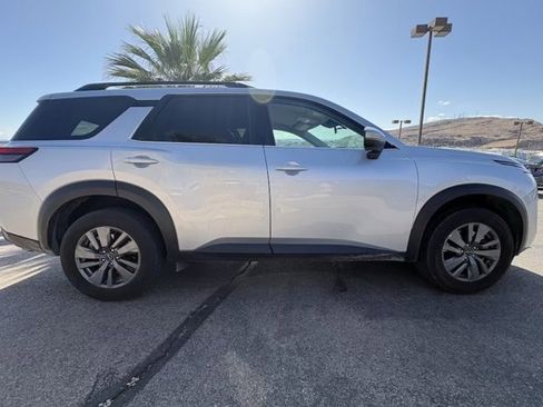 Used 2025 Nissan Pathfinder SV AWD/4WD image 6