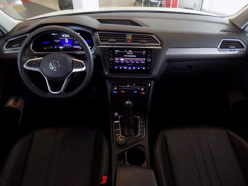 Used 2022 Volkswagen Tiguan SE AWD/4WD image 12