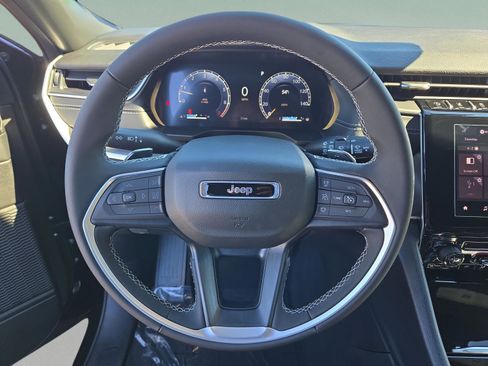 New 2025 Jeep Grand Cherokee Laredo image 18