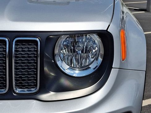 Used 2020 Jeep Renegade Latitude image 9