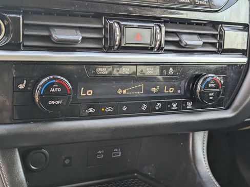 Certified 2024 Nissan Pathfinder SL w/ Black Appearance Package image 15