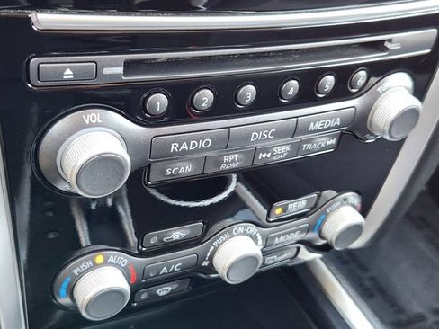 Used 2017 Nissan Pathfinder SV AWD/4WD image 17