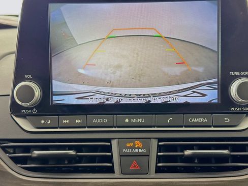 Used 2025 Nissan Altima 2.5 SV FWD image 16
