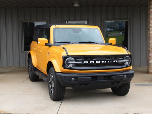 Used 2021 Ford Bronco Outer Banks image 6