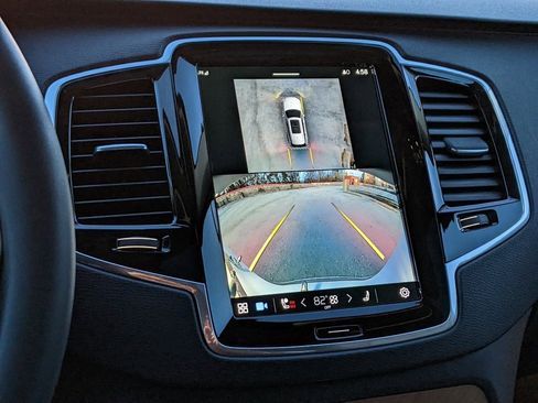 Certified 2025 Volvo XC90 B5 Plus image 17