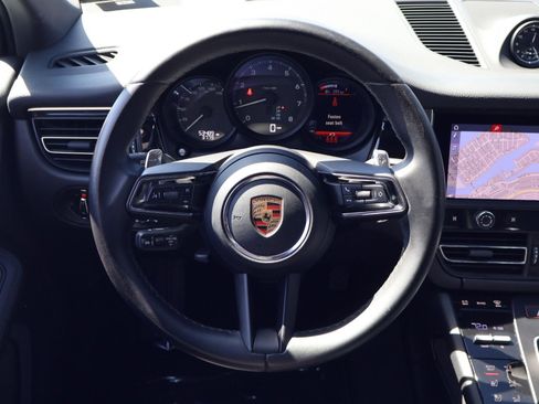 Certified 2023 Porsche Macan image 15