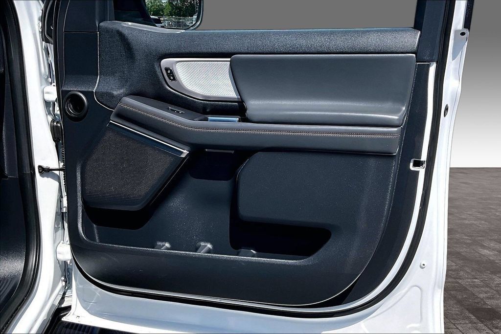 Used 2025 Ford Expedition Active RWD image 13